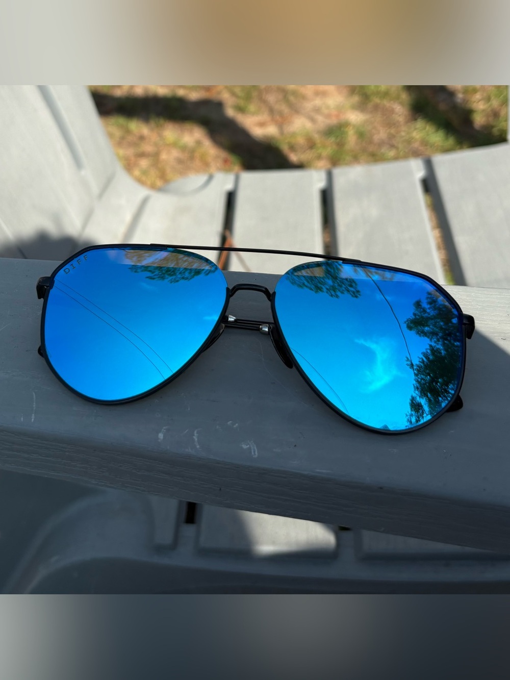 Diff aviator sunglasses with case